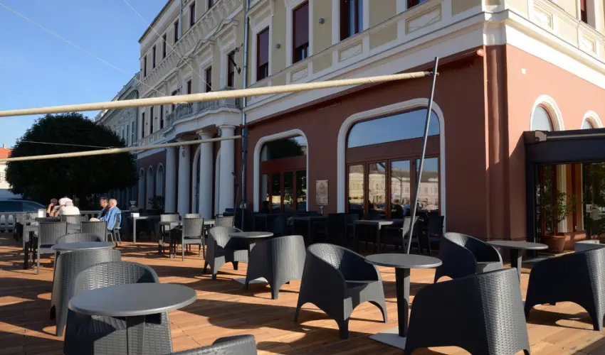 Duna Wellness Hotel Baja - M�rcius 15. 