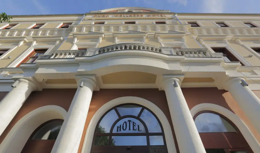 Duna Wellness Hotel Baja - M�rcius 15. 