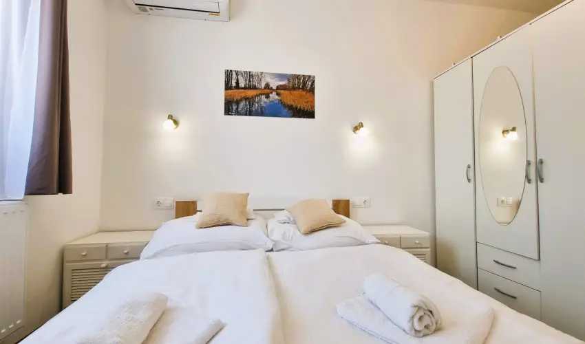 Duna-Beach Apartman Kimle - M�rcius 15. (min. 2 �j)