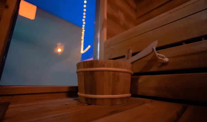 Eleven Business & Sport Hotel J�sz�roksz�ll�s - M�rcius 15. 