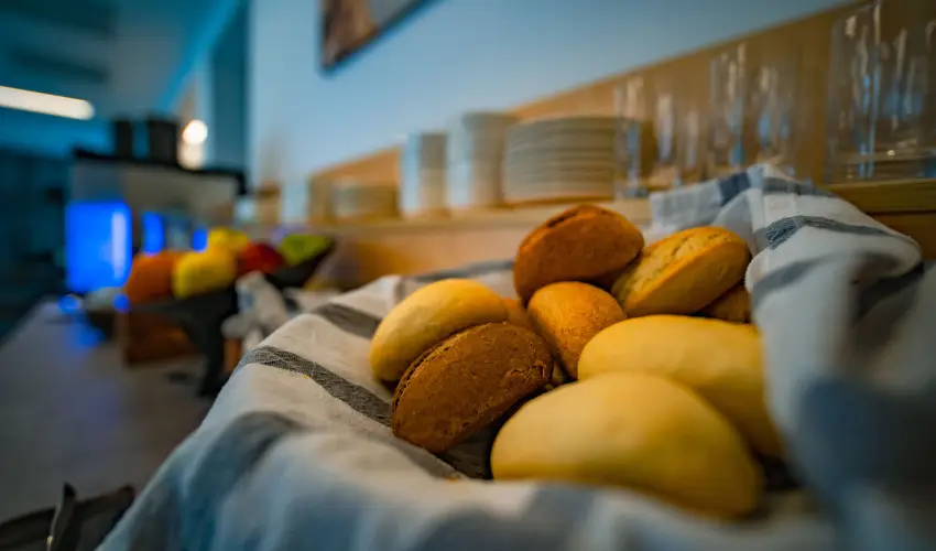 Eleven Business & Sport Hotel J�sz�roksz�ll�s - M�rcius 15. 