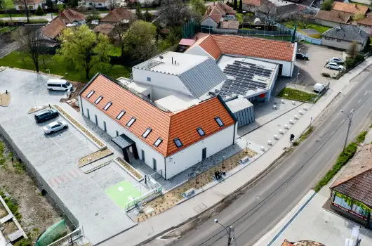 Eleven Business & Sport Hotel - M�rcius 15. 