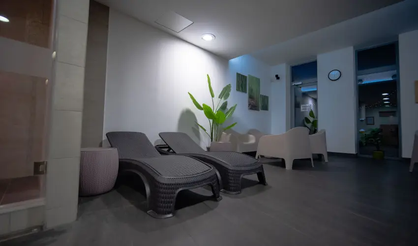 Eleven Business & Sport Hotel J�sz�roksz�ll�s - M�rcius 15. 