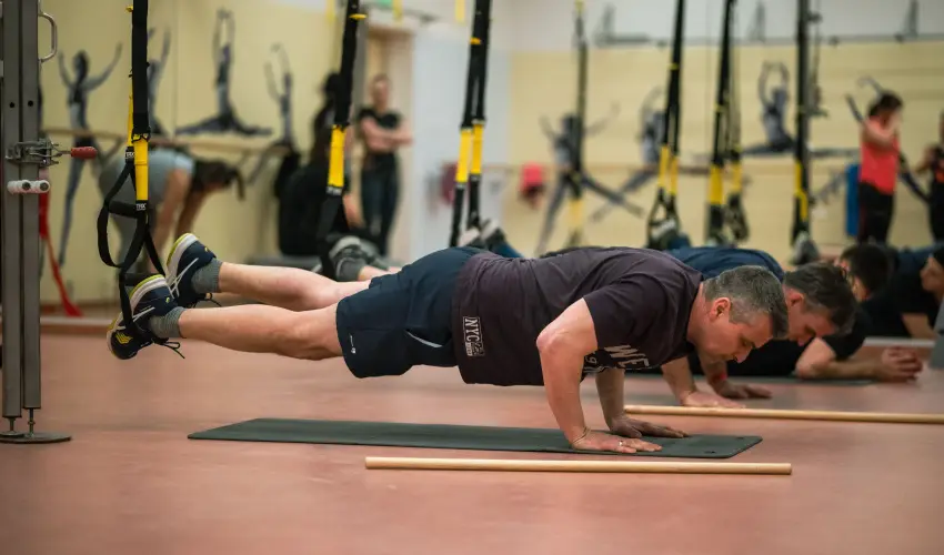 Eleven Business & Sport Hotel J�sz�roksz�ll�s - M�rcius 15. 