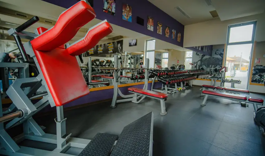 Eleven Business & Sport Hotel J�sz�roksz�ll�s - M�rcius 15. 