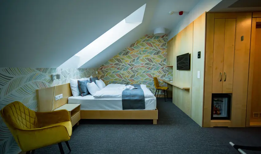 Eleven Business & Sport Hotel J�sz�roksz�ll�s - M�rcius 15. 