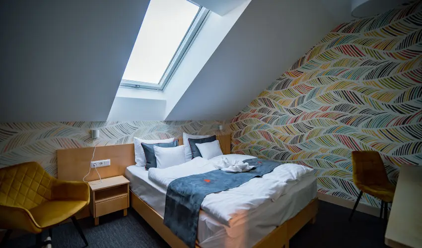 Eleven Business & Sport Hotel J�sz�roksz�ll�s - M�rcius 15. 