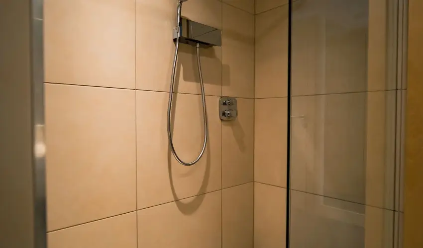 Eleven Business & Sport Hotel J�sz�roksz�ll�s - M�rcius 15. 