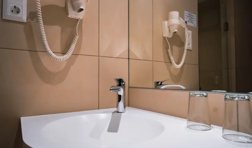 Eleven Business & Sport Hotel J�sz�roksz�ll�s - M�rcius 15. 