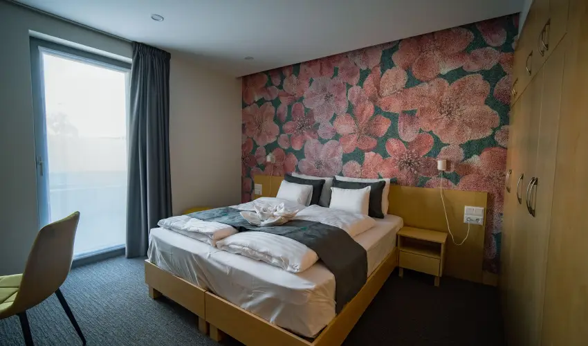 Eleven Business & Sport Hotel J�sz�roksz�ll�s - M�rcius 15. 