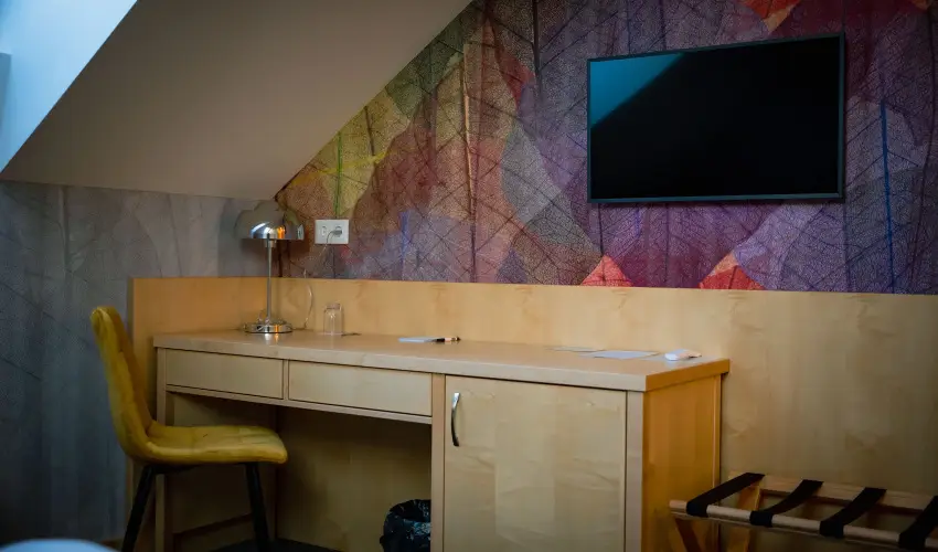 Eleven Business & Sport Hotel J�sz�roksz�ll�s - M�rcius 15. 