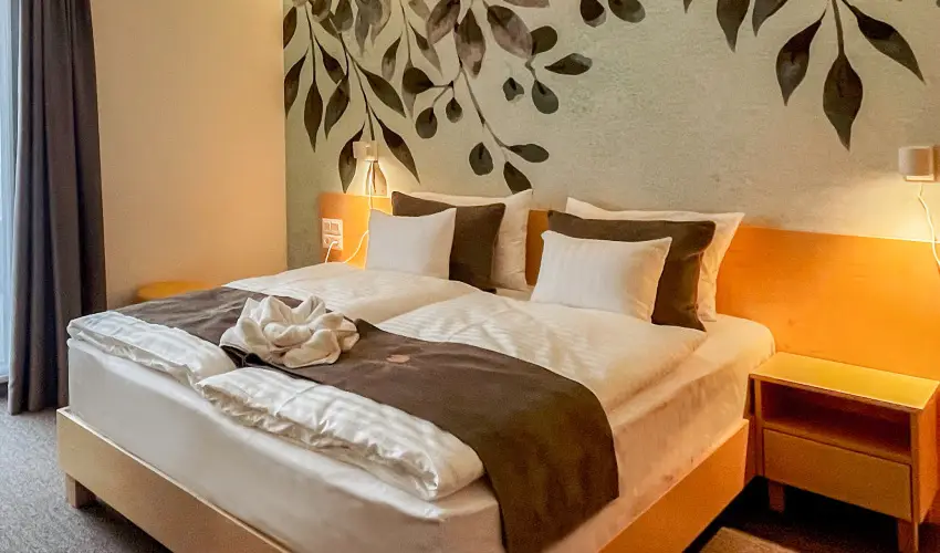 Eleven Business & Sport Hotel J�sz�roksz�ll�s - M�rcius 15. 