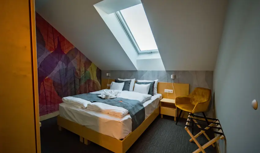 Eleven Business & Sport Hotel J�sz�roksz�ll�s - M�rcius 15. 