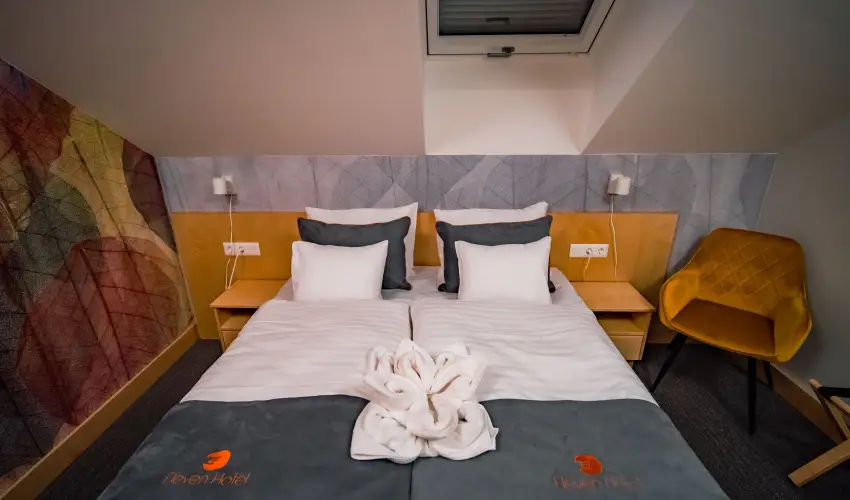 Eleven Business & Sport Hotel J�sz�roksz�ll�s - M�rcius 15. 