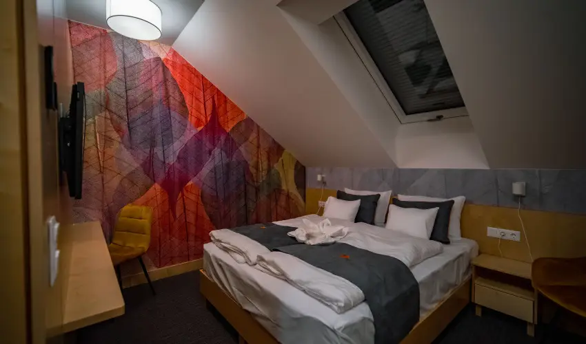 Eleven Business & Sport Hotel J�sz�roksz�ll�s - M�rcius 15. 