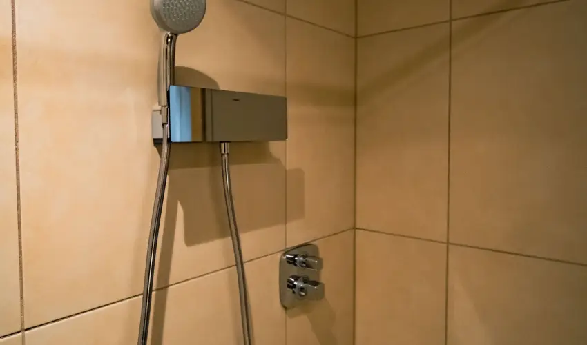 Eleven Business & Sport Hotel J�sz�roksz�ll�s - M�rcius 15. 