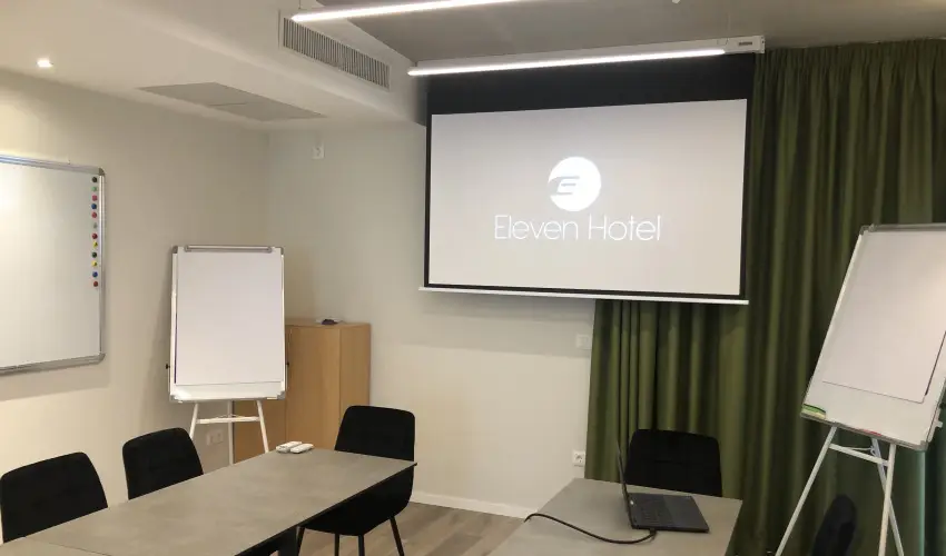 Eleven Business & Sport Hotel J�sz�roksz�ll�s - M�rcius 15. 