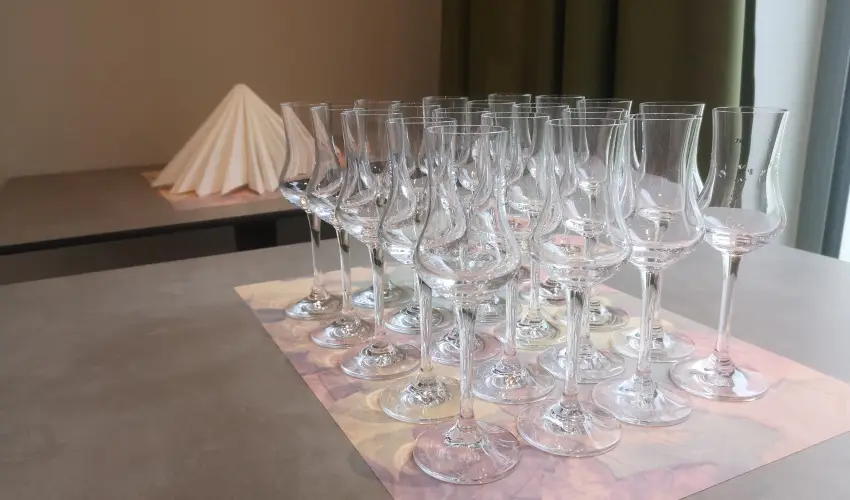 Eleven Business & Sport Hotel J�sz�roksz�ll�s - M�rcius 15. 