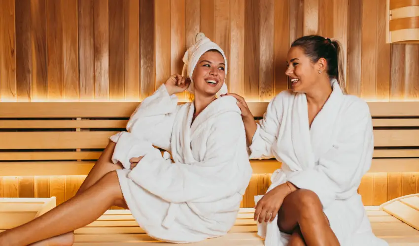 Eleven Business & Sport Hotel J�sz�roksz�ll�s - M�rcius 15. 