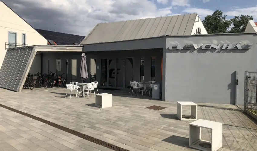 Eleven Business & Sport Hotel J�sz�roksz�ll�s - M�rcius 15. 