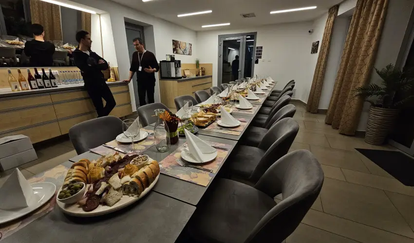 Eleven Business & Sport Hotel J�sz�roksz�ll�s - M�rcius 15. 