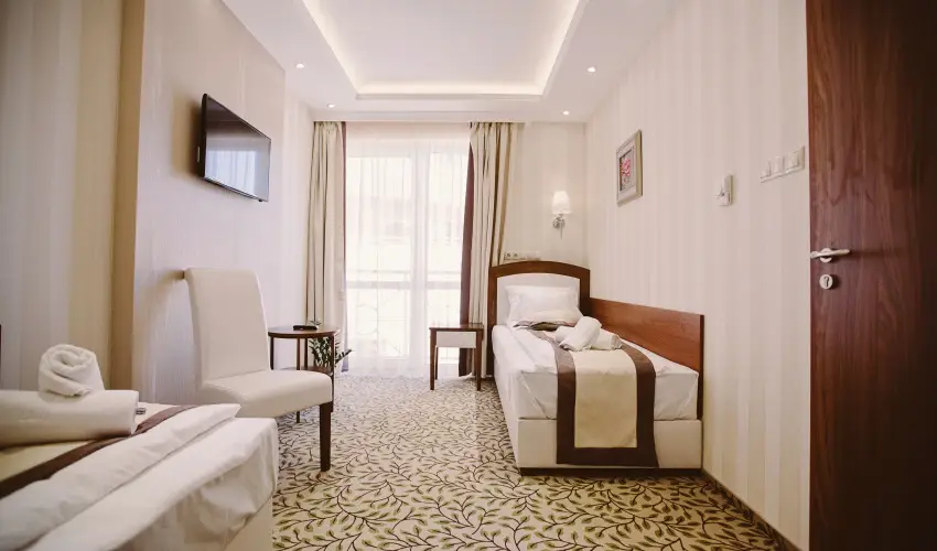 Elix�r Medical Wellness Hotel M�rahalom - M�rcius 15. (min. 2 �j)