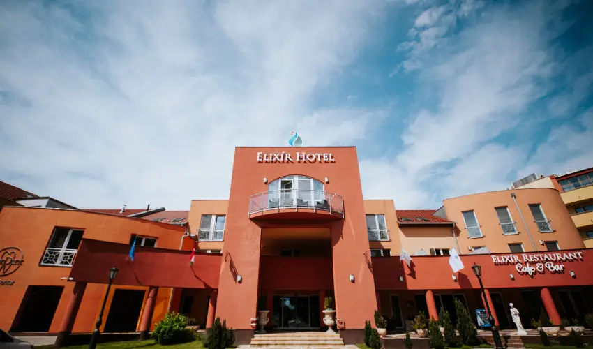 Elix�r Medical Wellness Hotel M�rahalom - M�rcius 15. (min. 2 �j)