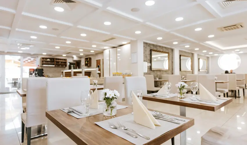 Elix�r Medical Wellness Hotel M�rahalom - M�rcius 15. (min. 2 �j)
