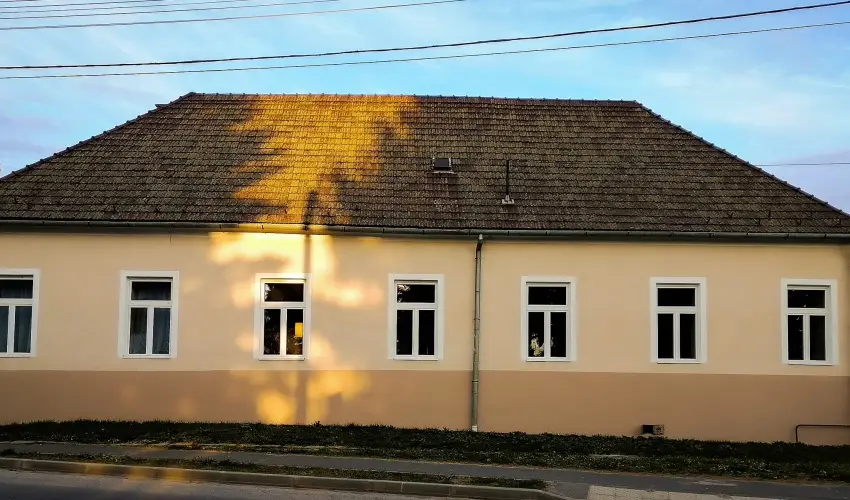 �lm�ny Vend�gh�z Csurg� - M�rcius 15.