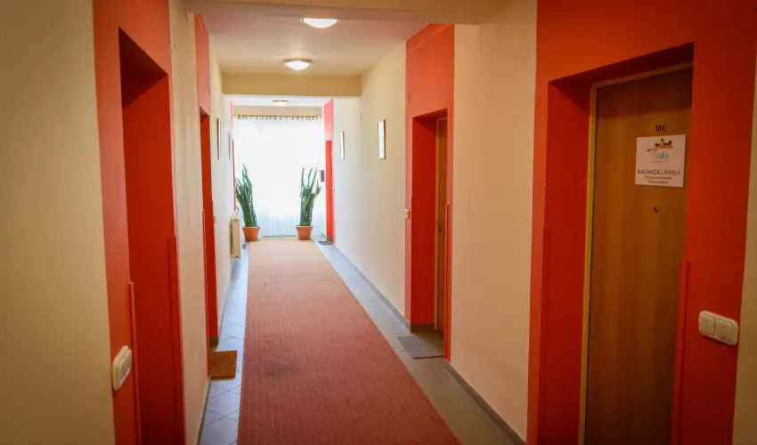 Erika Apartman S�rv�r - M�rcius 15.  (min. 3 �j)