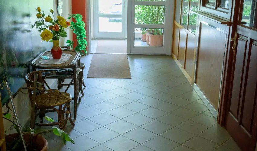 Erika Apartman S�rv�r - M�rcius 15.  (min. 3 �j)