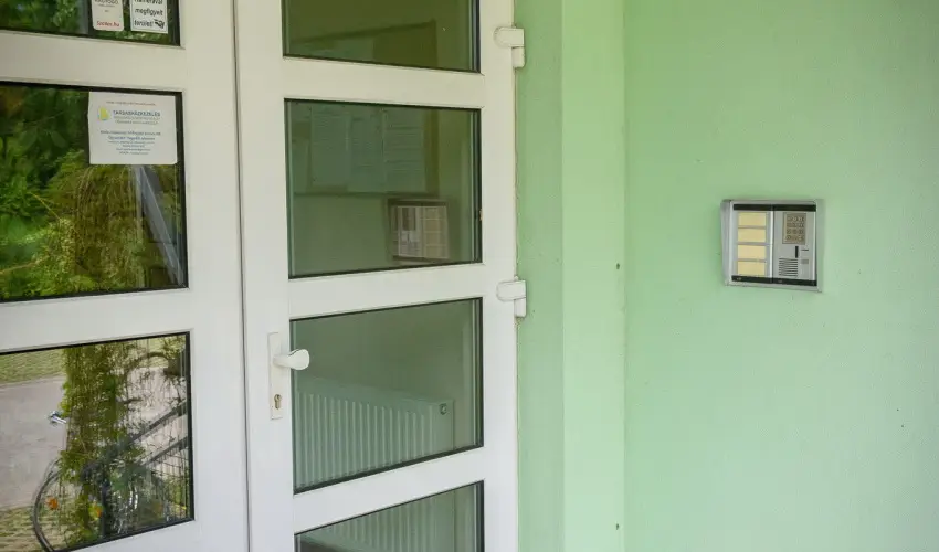 Erika Apartman S�rv�r - M�rcius 15.  (min. 3 �j)