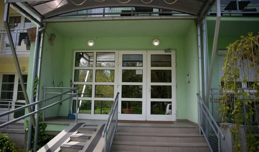 Erika Apartman S�rv�r - M�rcius 15.  (min. 3 �j)