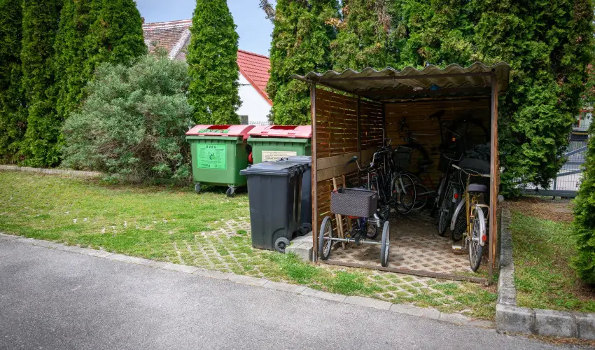 Erika Apartman S�rv�r - M�rcius 15.  (min. 3 �j)