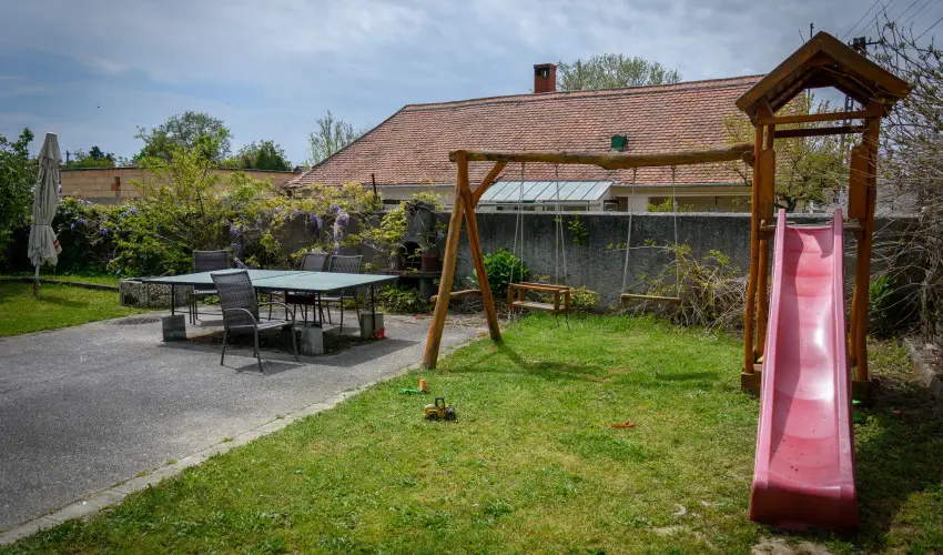 Erika Apartman S�rv�r - M�rcius 15.  (min. 3 �j)