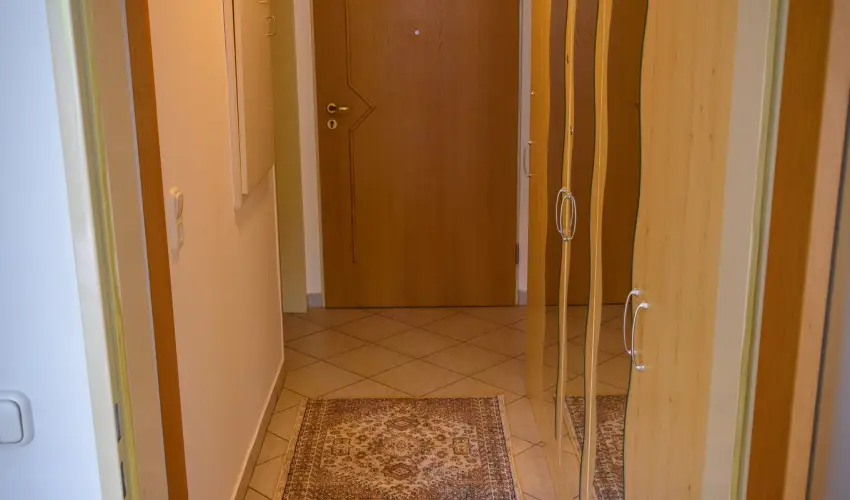 Erika Apartman S�rv�r - M�rcius 15.  (min. 3 �j)