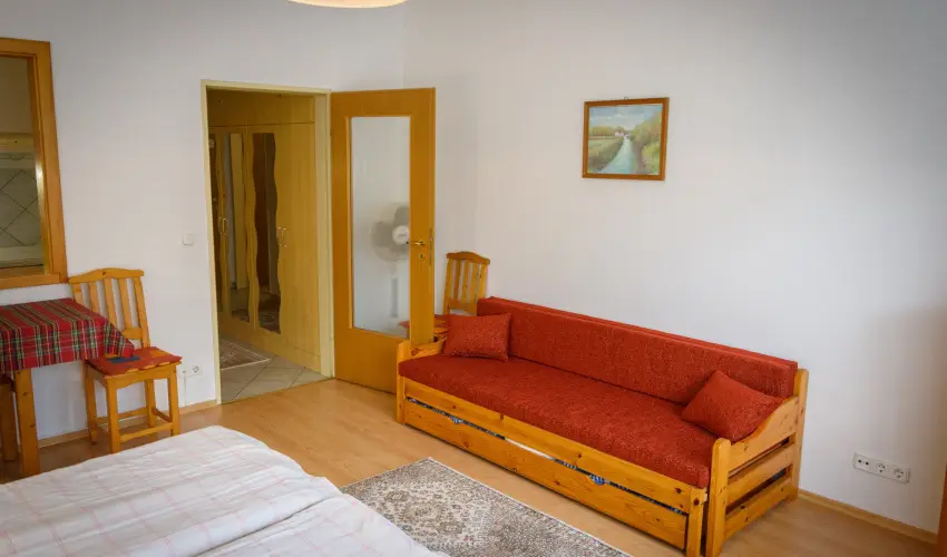 Erika Apartman S�rv�r - M�rcius 15.  (min. 3 �j)