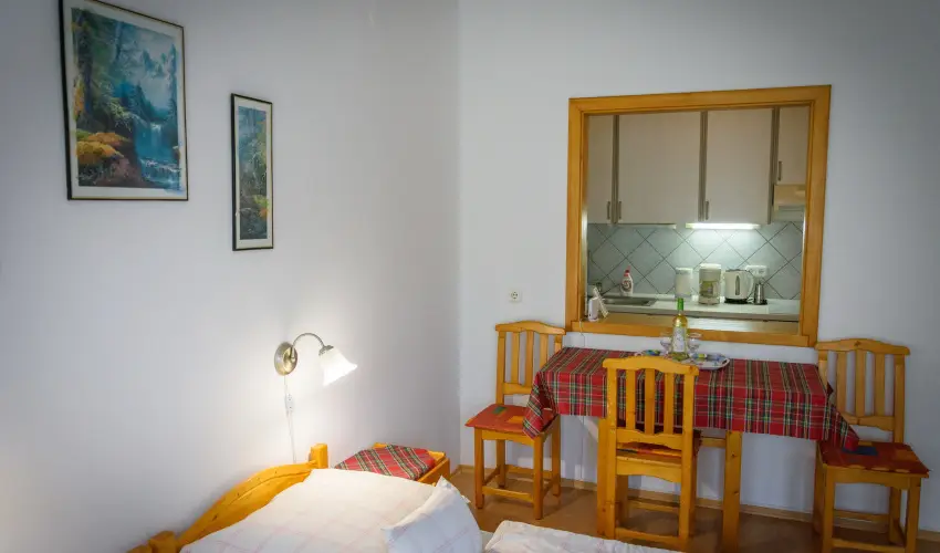 Erika Apartman S�rv�r - M�rcius 15.  (min. 3 �j)