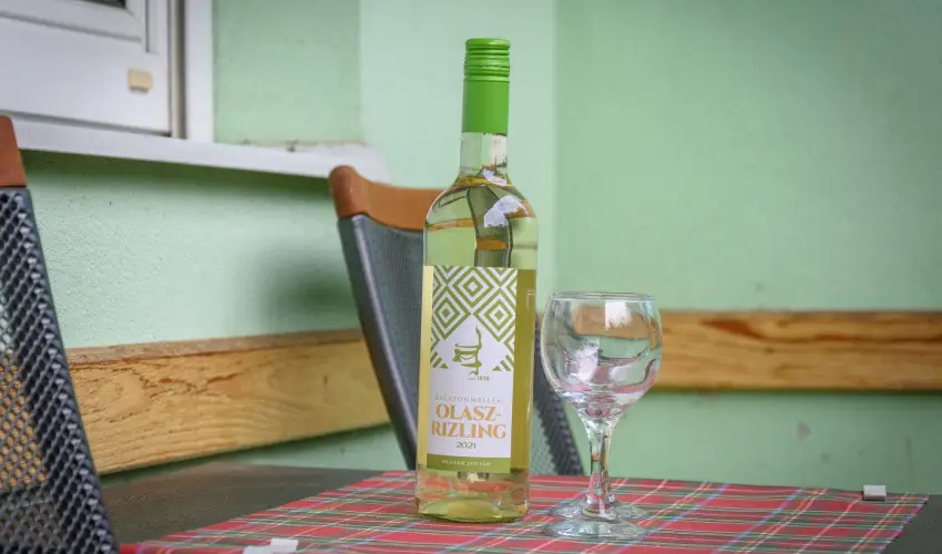 Erika Apartman S�rv�r - M�rcius 15.  (min. 3 �j)