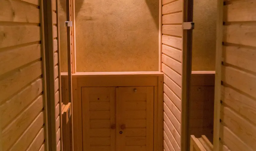 Erzs�bet Nagy Sz�lloda Paks - M�rcius 15.
