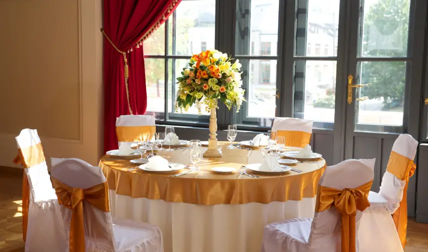 Erzs�bet Kir�lyn� Sz�lloda G�d�ll� - M�rcius 15. 