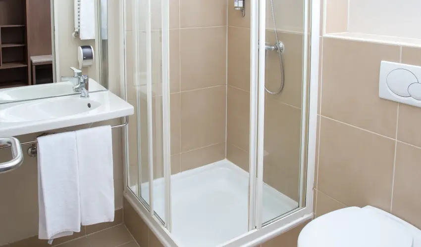 Erzs�bet Kir�lyn� Sz�lloda G�d�ll� - M�rcius 15. 