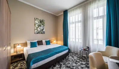 Erzs�bet Kir�lyn� Sz�lloda G�d�ll�