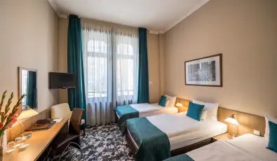 Erzs�bet Kir�lyn� Sz�lloda G�d�ll�