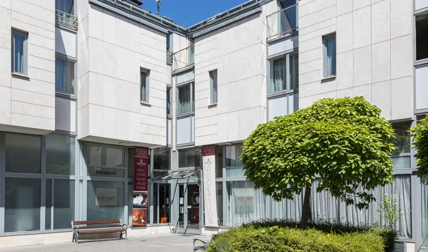 Erzs�bet Kir�lyn� Sz�lloda G�d�ll� - M�rcius 15. 