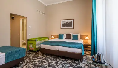 Erzs�bet Kir�lyn� Sz�lloda G�d�ll�