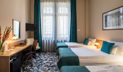 Erzs�bet Kir�lyn� Sz�lloda G�d�ll�