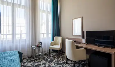 Erzs�bet Kir�lyn� Sz�lloda G�d�ll�