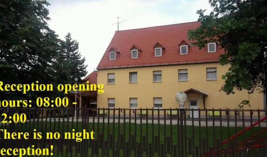 Feny� Panzi� Mez�k�vesd - M�rcius 15. 