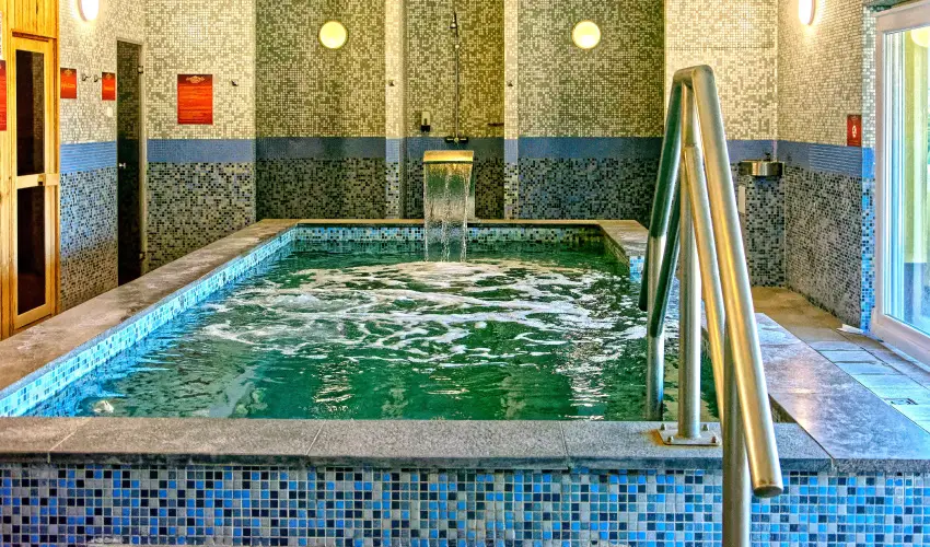 Fried Kast�ly Hotel Simontornya - M�rcius 15.  - teljes el�refizet�ssel (min. 2 �j)